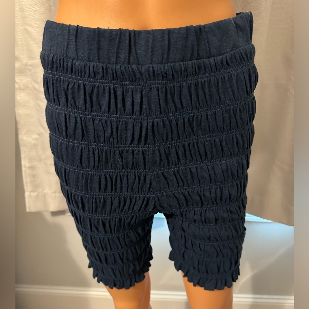 Cool Free People Beach size XS navy blue smocked high waist pull on shorts NWOT